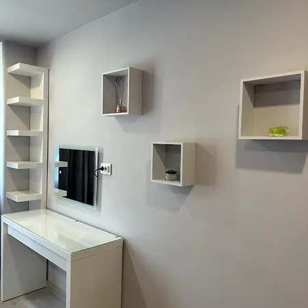 West Park Apartment *